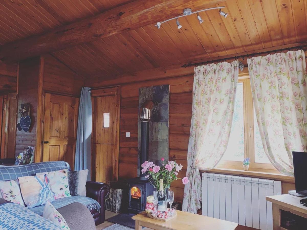 Log Home Village อัลเวอร์สตัน ภายนอก รูปภาพ